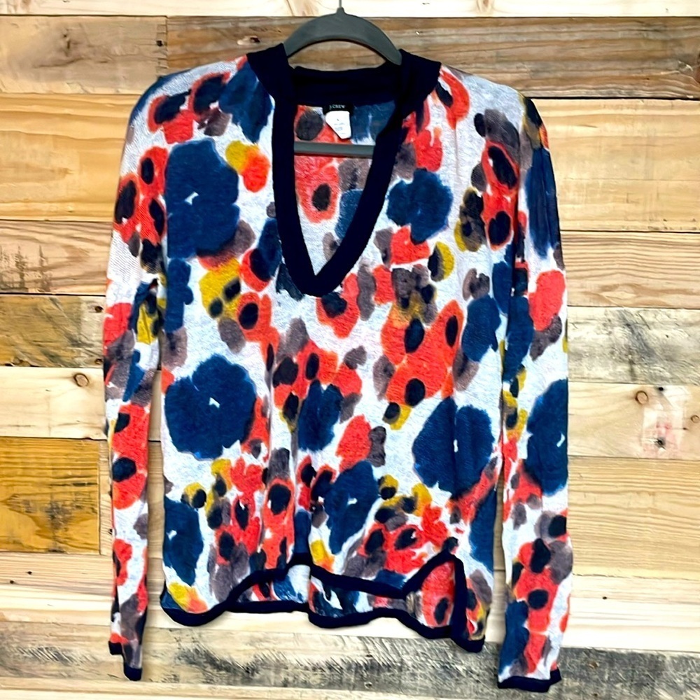 J Crew size small v-neck light weight floral 100% linen long sleeve sweater